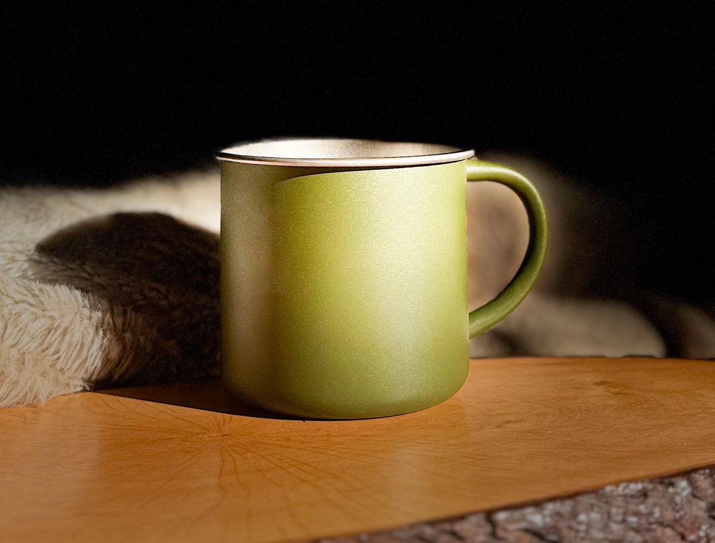 Personalisierbare Camping Emailie Tasse aus recyceltem Edelstahl – Outdoor Becher, langlebig, leicht, perfekt für Wandern & Reisen