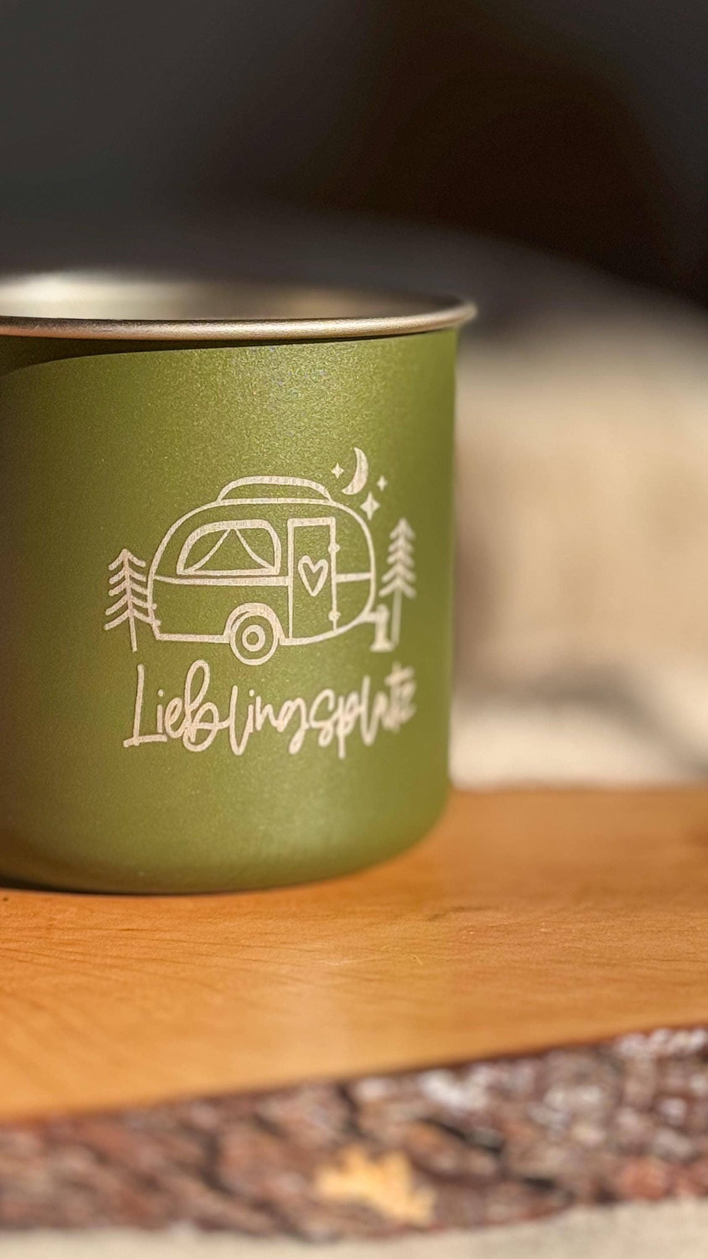 Personalisierbare Camping Emailie Tasse aus recyceltem Edelstahl – Outdoor Becher, langlebig, leicht, perfekt für Wandern & Reisen