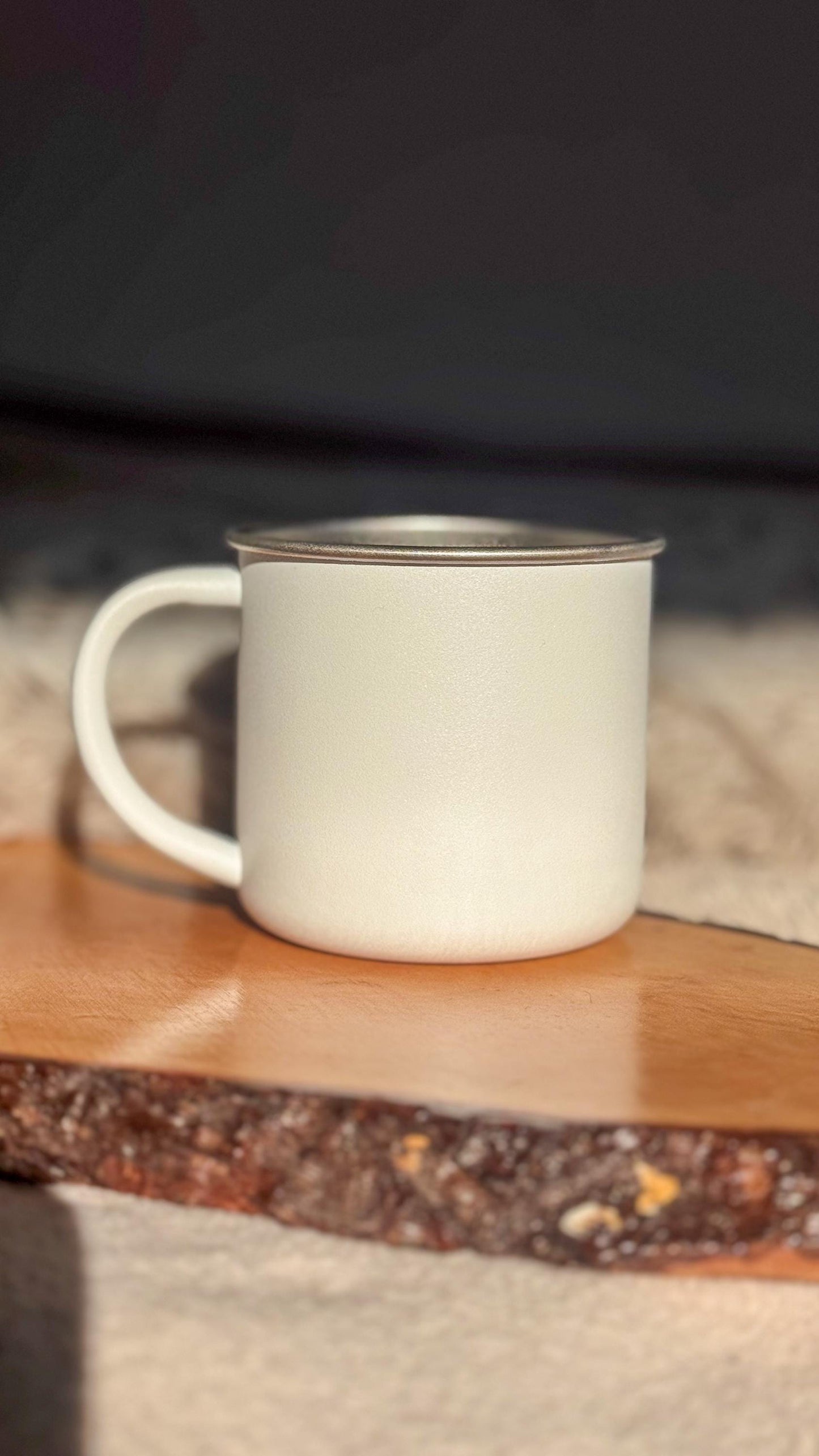Personalisierbare Camping Emailie Tasse aus recyceltem Edelstahl – Outdoor Becher, langlebig, leicht, perfekt für Wandern & Reisen