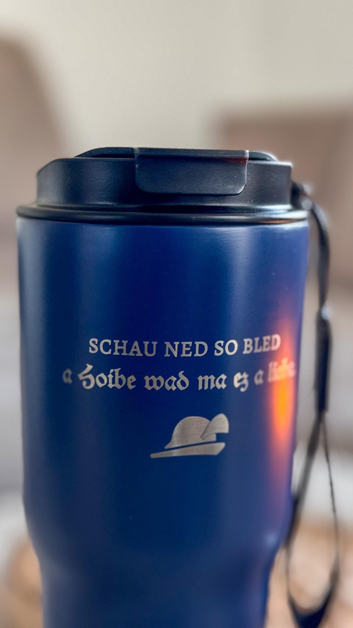 Geschenk zum Vatertag "schau ed so Bled" – Edelstahl Thermobecher 550ml mit Gravur & Drehverschluss