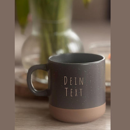 Keramikbecher personalisiert mit Gravur, individuelle Kaffeetasse aus Feinsteinzeug, Geschenk Tasse mit Spruch, personalisierte Tasse