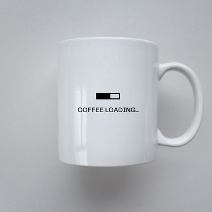 Lustige Kaffeetasse – Coffee Loading – Geschenk für Morgenmuffel & Büro – Keramiktasse 330ml – Spülmaschinenfest
