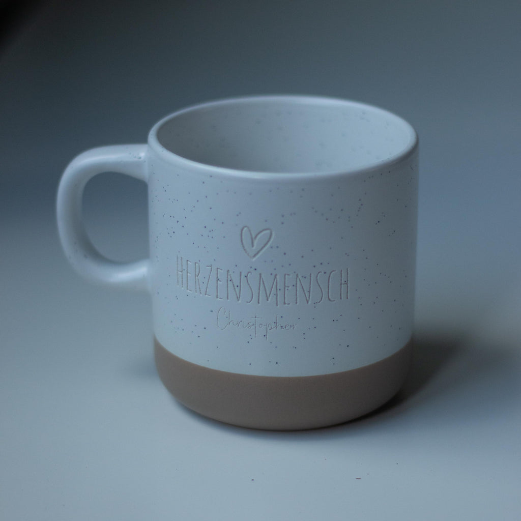 Personalisierte Keramiktasse mit Gravur Herzensmensch“ | 360 ml Tasse mit Namen, Geschenk für Frauen & Männer, Kaffee,Tee,Spülmaschinenfest