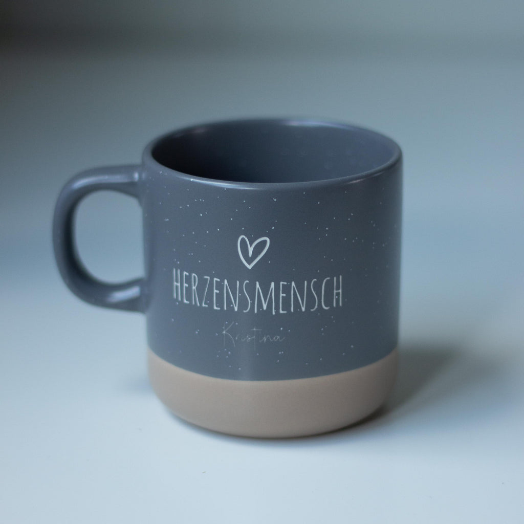 Personalisierte Keramiktasse mit Gravur Herzensmensch“ | 360 ml Tasse mit Namen, Geschenk für Frauen & Männer, Kaffee,Tee,Spülmaschinenfest
