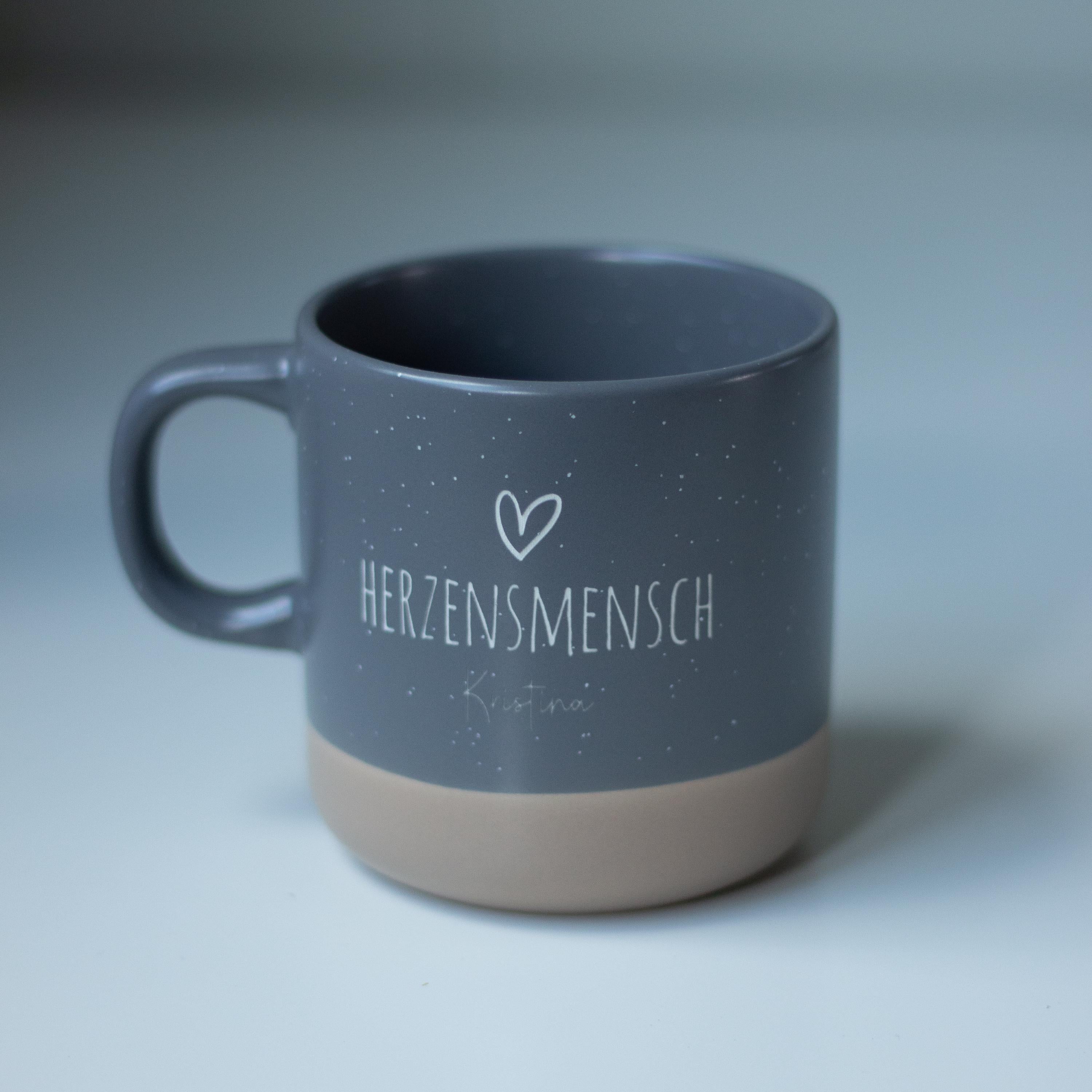 Personalisierte Keramiktasse mit Gravur Herzensmensch“ | 360 ml Tasse mit Namen, Geschenk für Frauen & Männer, Kaffee,Tee,Spülmaschinenfest