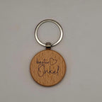Personalisierbarer Holz-Schlüsselanhänger | Gravur mit Wunschtext oder Logo | Geschenkidee für Männer & Frauen | Naturmaterial, individuell