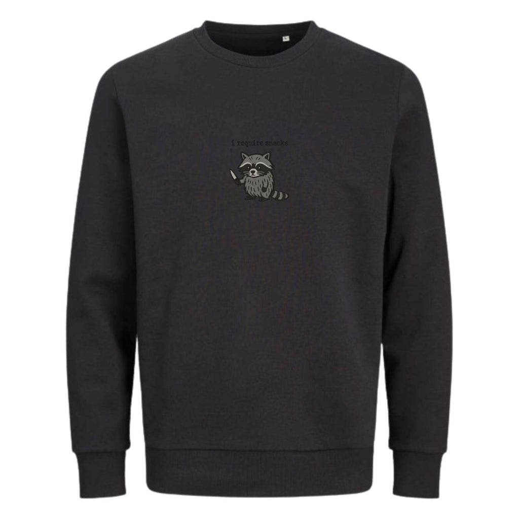 I Require Snacks Sweater | Lustiger Waschbär Pullover | Unisex Bio-Sweatshirt | Tiermotiv Geschenk | Winter Outfit | Snack Lover |