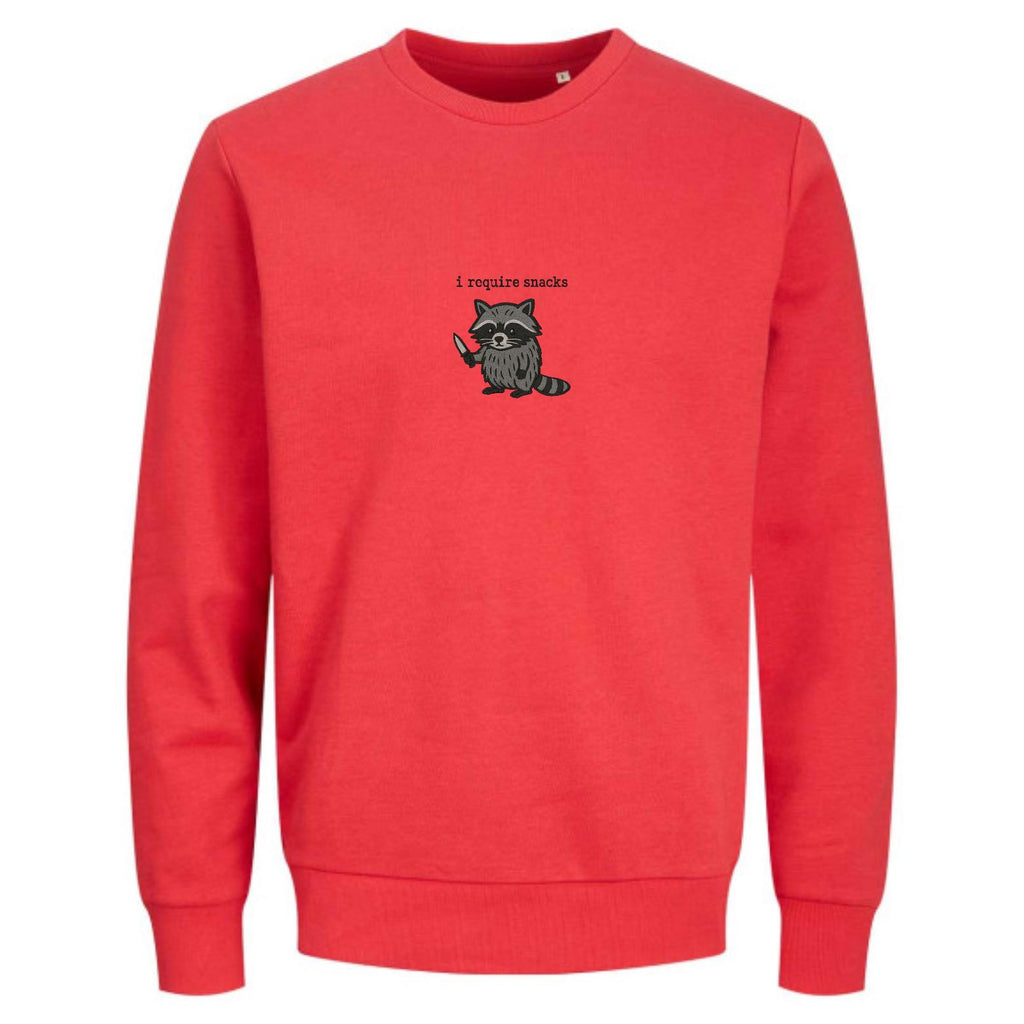 I Require Snacks Sweater | Lustiger Waschbär Pullover | Unisex Bio-Sweatshirt | Tiermotiv Geschenk | Winter Outfit | Snack Lover |