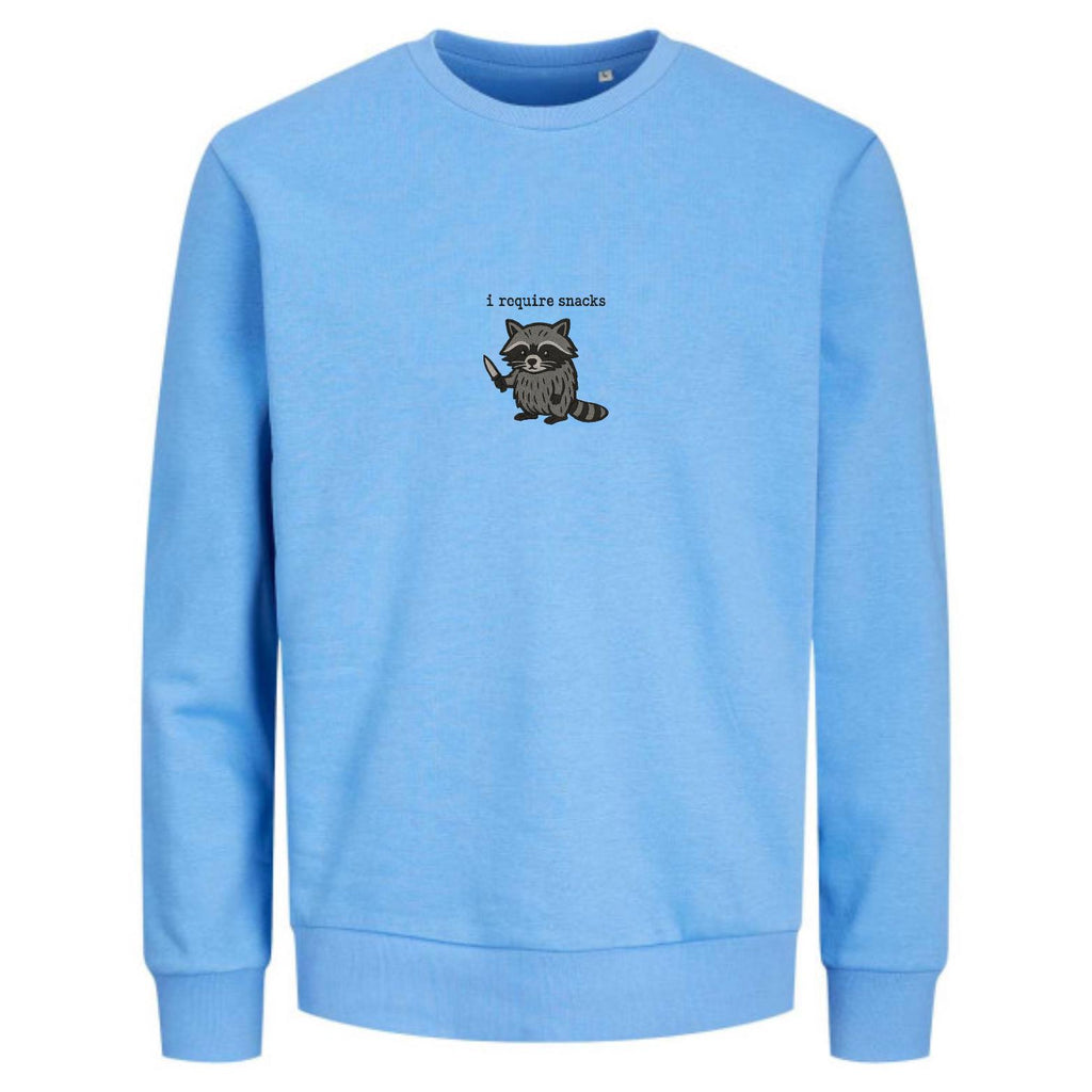 I Require Snacks Sweater | Lustiger Waschbär Pullover | Unisex Bio-Sweatshirt | Tiermotiv Geschenk | Winter Outfit | Snack Lover |