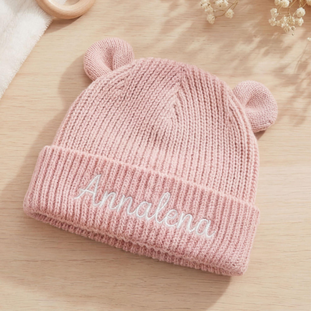 Personalisierte Baby Mütze aus Bio Baumwolle mit Namen bestickt, Baby Beanie mit Ohren, Neugeborenen Geschenk 12M-24M