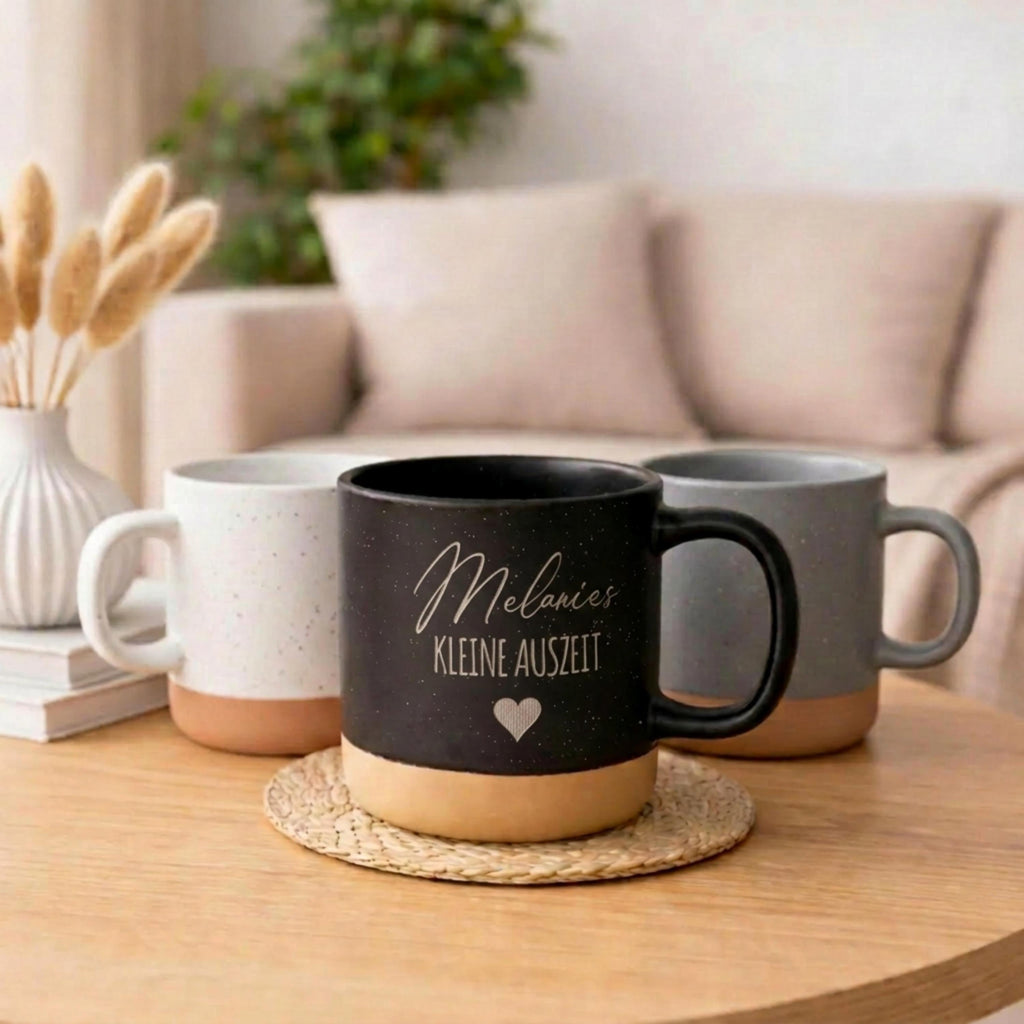 Personalisierte Keramikbecher Kleine Auszeit“ mit Name & Herz Geschenkidee für Frauen und Männer Kaffeetasse mit Gravur für Wohlfühlmomente